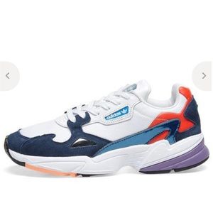 Adidas Women Falcon sneaker. Size 8
